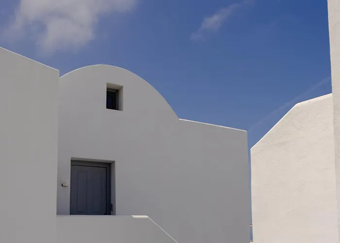 Nastram Aparthotel Oia
