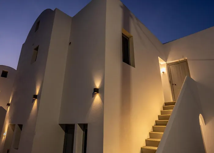 Nastram Aparthotel Oia