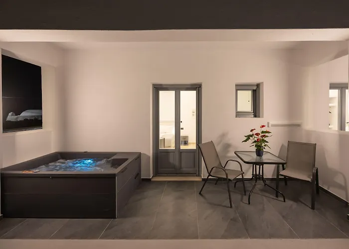 Nastram Aparthotel Oia