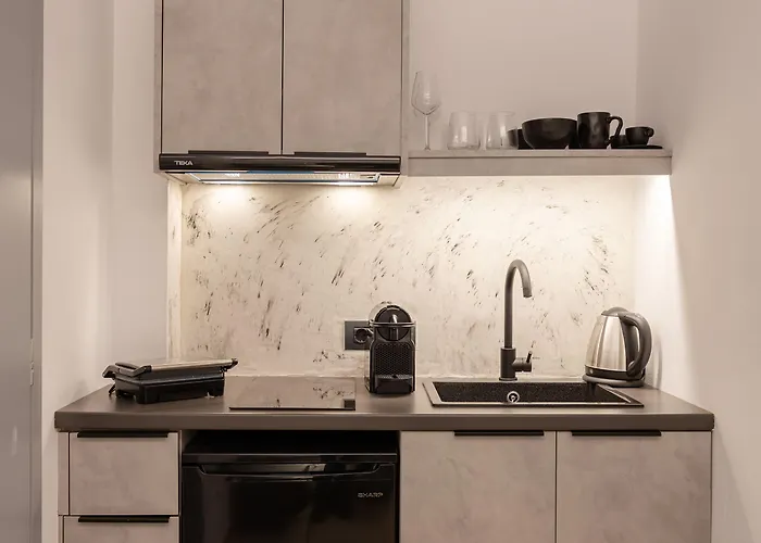 Ξενοδοχείο με διαμερίσματα Nastram 4*